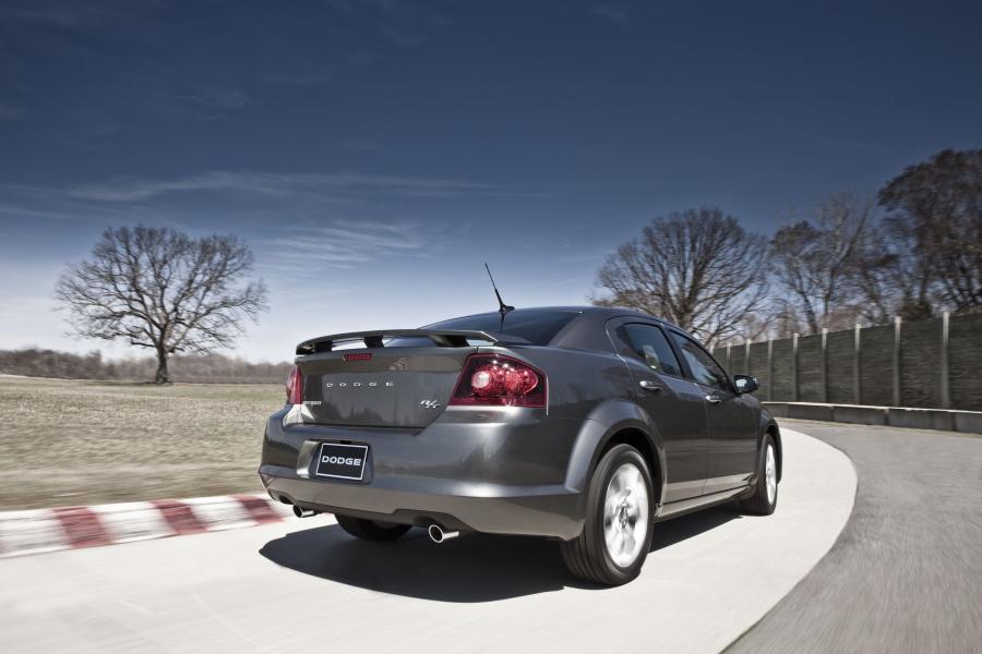  Dodge Avenger R/T 2012 года  (фото 13 из 24)